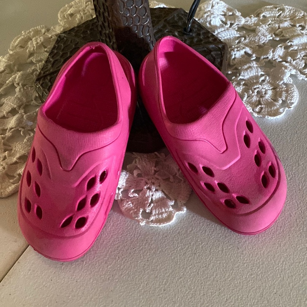 Easy on/off Girls Slip on Sandals